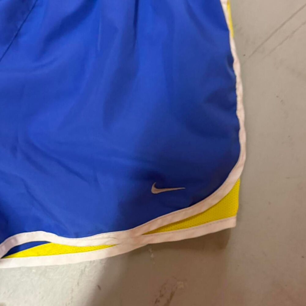 Nike Women's multi Shorts - Picture 2 of 3